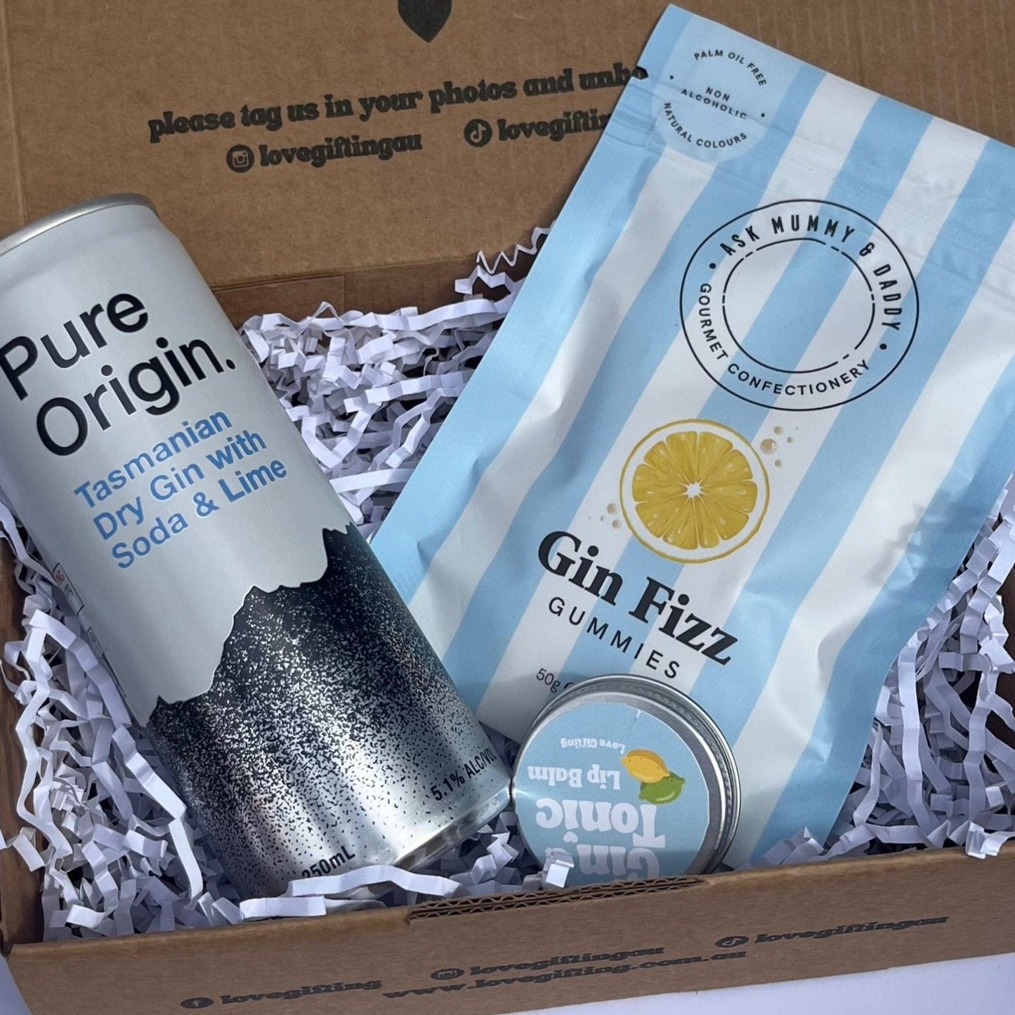 Gin Lovers Gift box with 'Pure Origin' tumbler and 'Gin Fizz' gummi bears on a white background