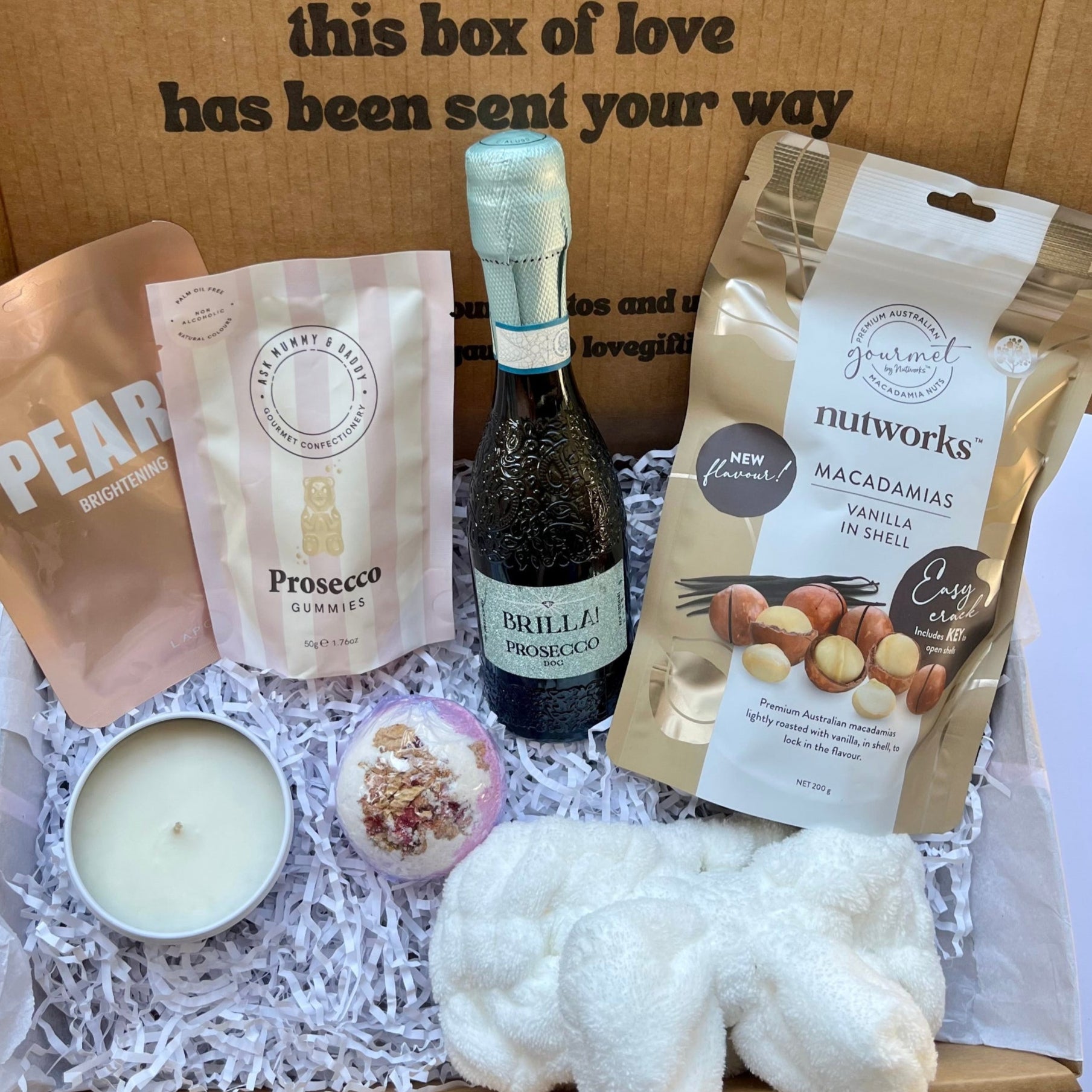 Gift box with Prosecco, prosecco gummies, Pearl face mask sheet, bath bomb, candle, headband and nuts