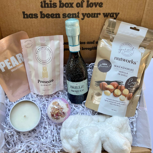 Gift box with Prosecco, prosecco gummies, Pearl face mask sheet, bath bomb, candle, headband and nuts